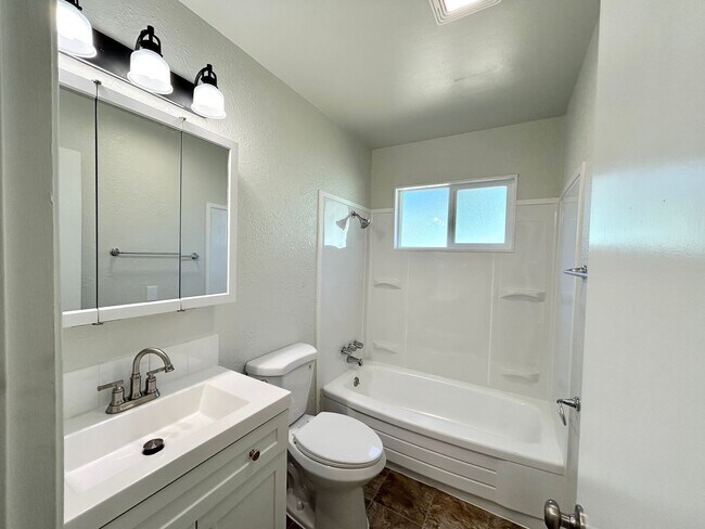 Building Photo - Freshly Updated 3 Bedroom Home with Garage, Fenced Yard & Covered Patio!