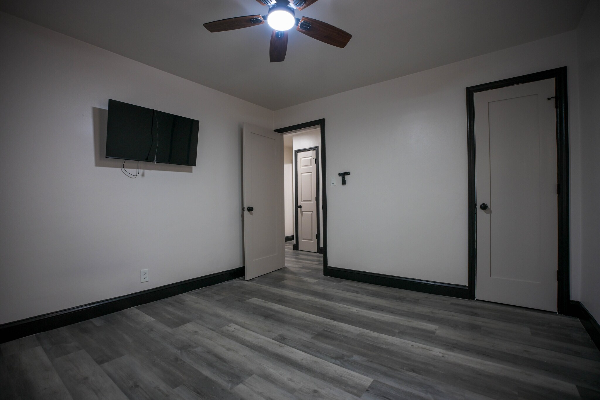 Building Photo - 111 E Garwood Ave