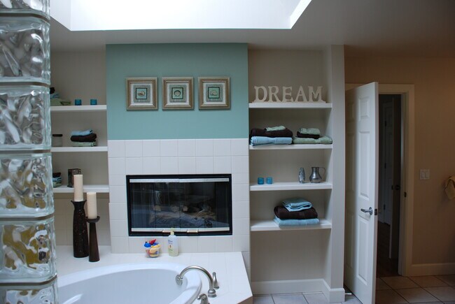 Building Photo - 20522 NE 23rd Ct