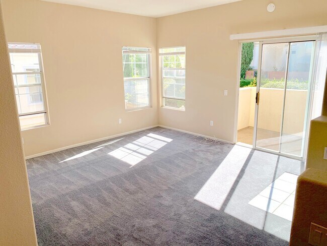 Building Photo - 1014 S Rossano Way