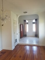 Building Photo - 100 NE 43rd St