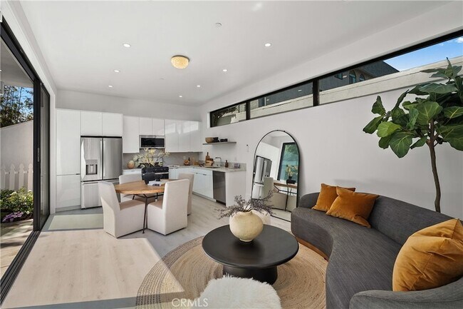 Building Photo - 14519 Greenleaf St