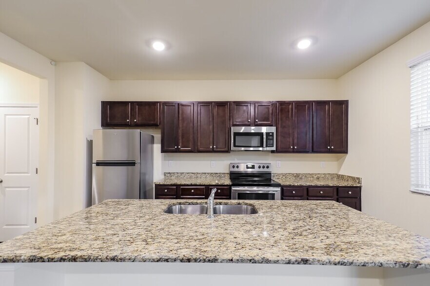 Building Photo - 322 Hamilton Pointe Dr