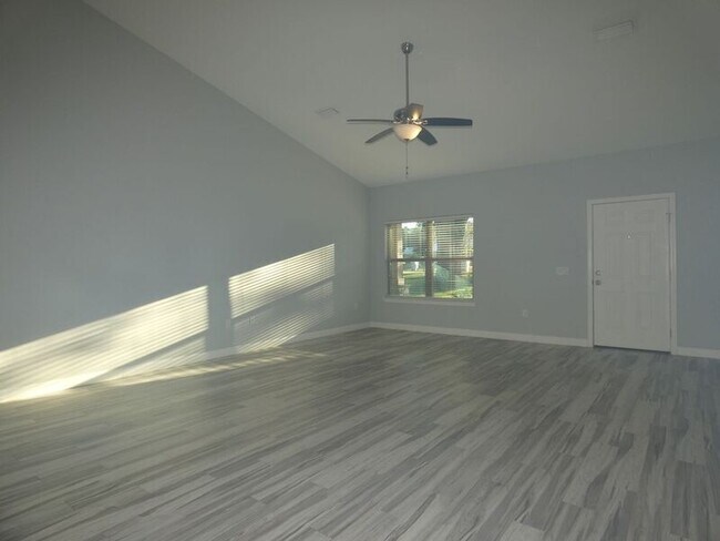 Building Photo - 4985 Creekside Ln