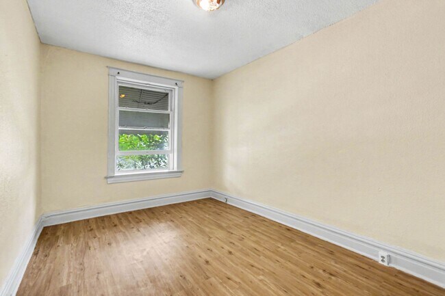 Building Photo - 3630 Hydraulic Ave