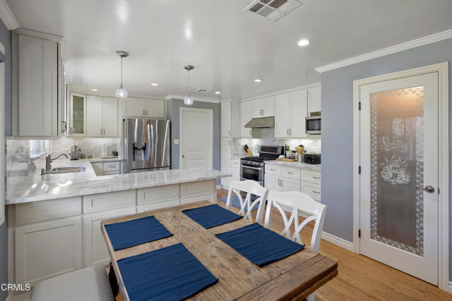 Building Photo - 142 W Santa Anita Terrace