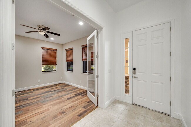 Building Photo - 4BR, 2.5BA home with resort style outdoor living!