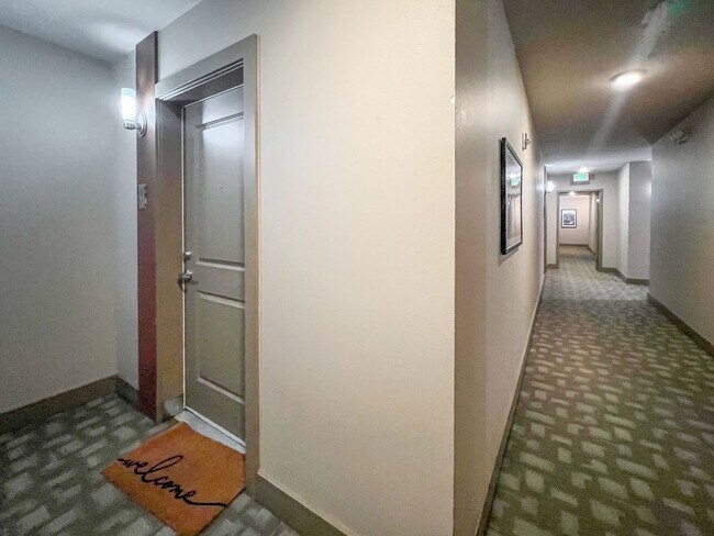 Building Photo - 1bd/1ba Seattle Condo