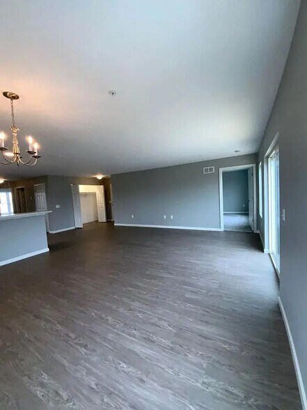 Building Photo - 200 Larkspur Ln