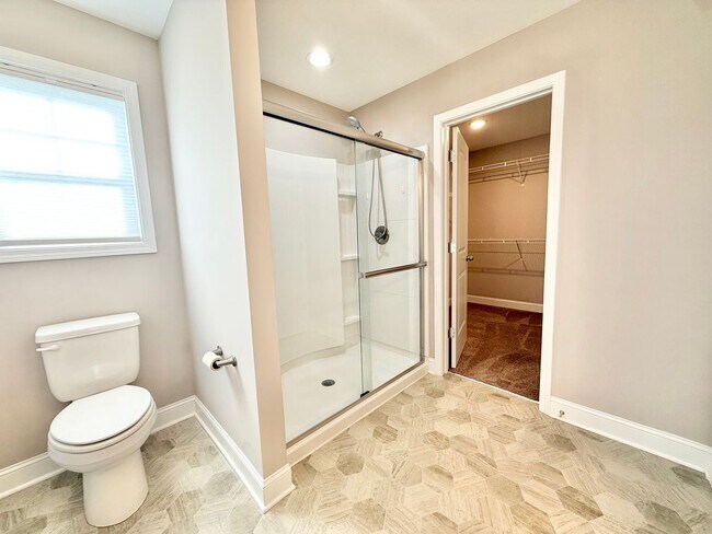 Building Photo - 100 Songberry St