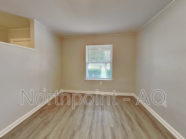 Building Photo - 3207 Daniel Dr