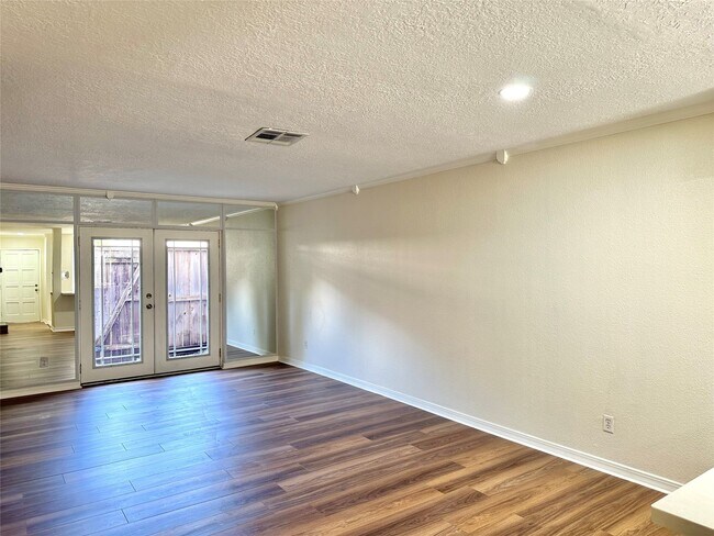 Building Photo - 1715 Moritz Dr