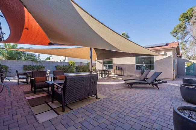 Building Photo - PHX Retreat  2 Bedroom 2 Bath Home in Hist...