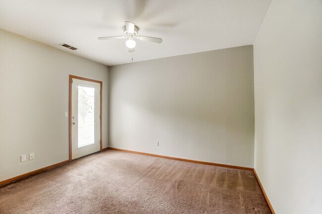 Building Photo - 1103 N Byrne Rd