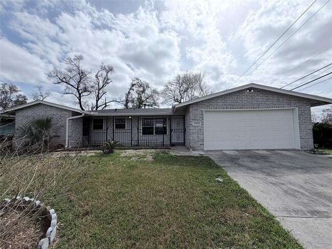 Building Photo - 5902 Willow Glen Dr