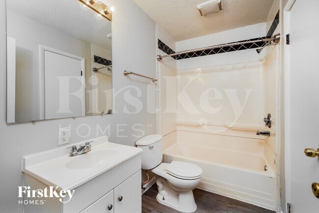 Building Photo - 3102 Kiowa Ct