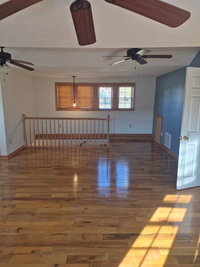 Building Photo - 621 Gypsy Ave