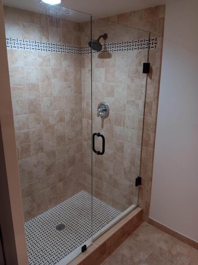 Building Photo - 23157 Fountain View Dr