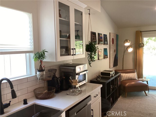 Building Photo - 233 Almon Dr