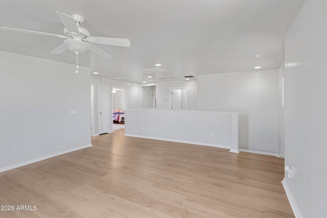 Building Photo - 40893 W Bedford Dr