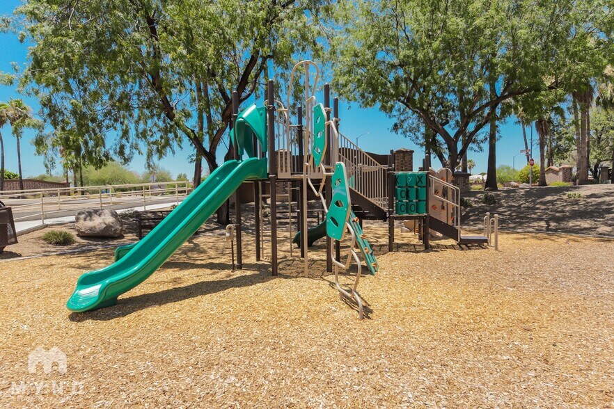 Building Photo - 13615 W Canyon Creek Dr