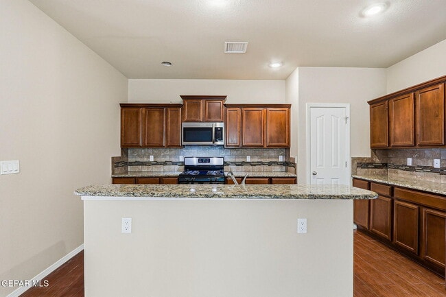 Building Photo - 7417 Dewberry Dr