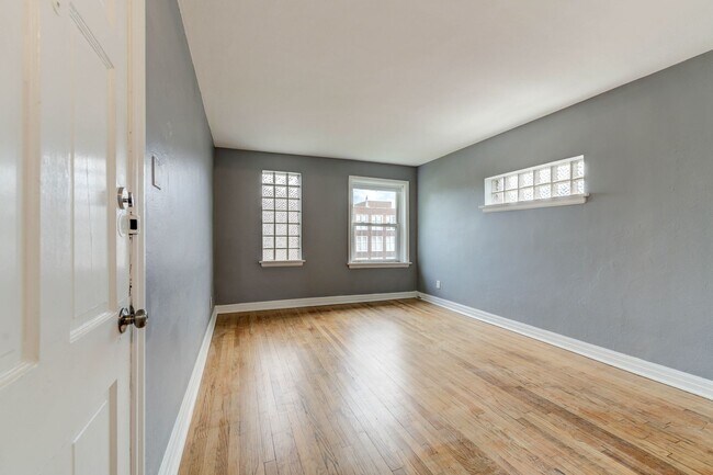 Building Photo - 4948-4948 Kemper Ave