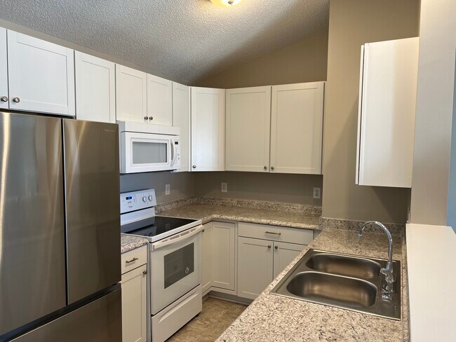 Building Photo - 3708 Cotswold Terrace