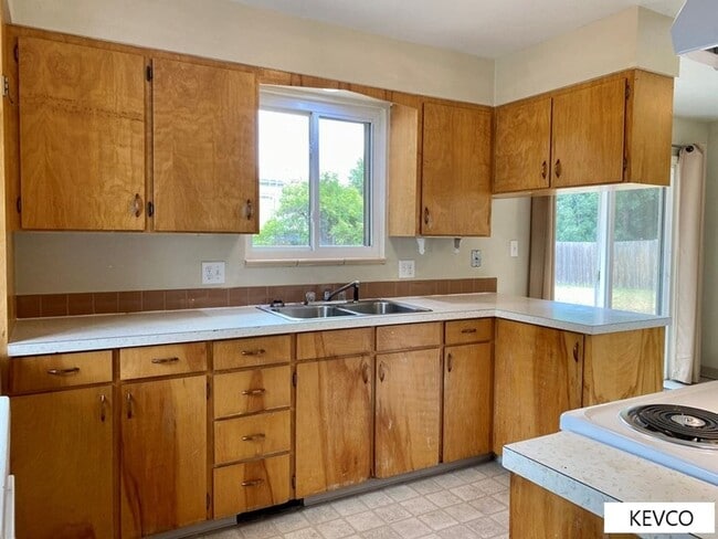 Building Photo - Ranch-Style Home in Campus West