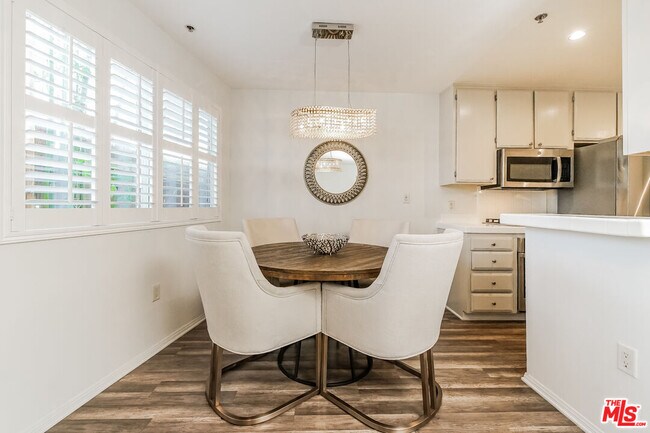 Building Photo - 4501 Cedros Ave