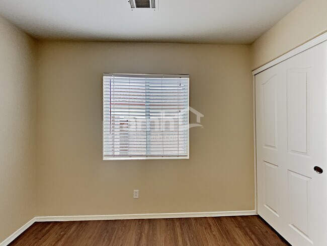 Building Photo - 5305 S 27th Dr