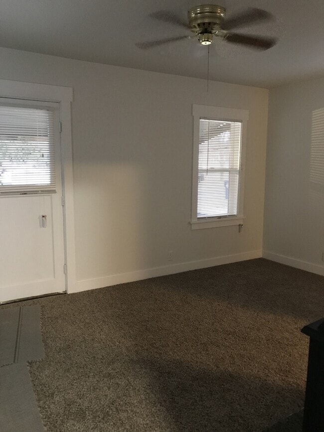 Building Photo - Charming Westside bungalow, located on New...