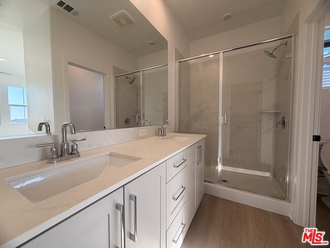 Building Photo - 240 Abacus Ave