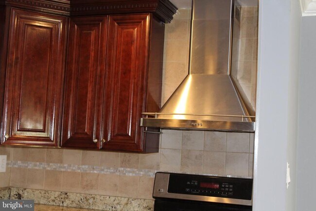 Building Photo - 3808 Delano St