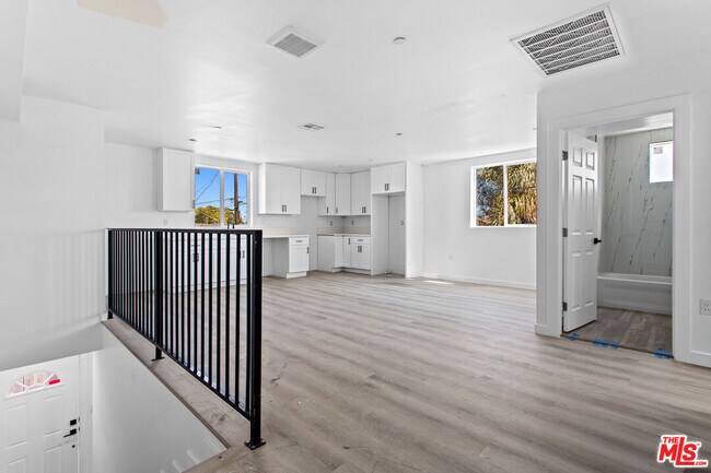 Building Photo - 442 E 118th St
