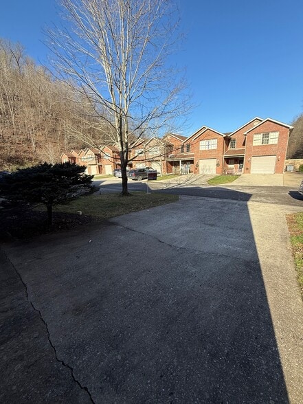 Building Photo - 111 Renee Ln