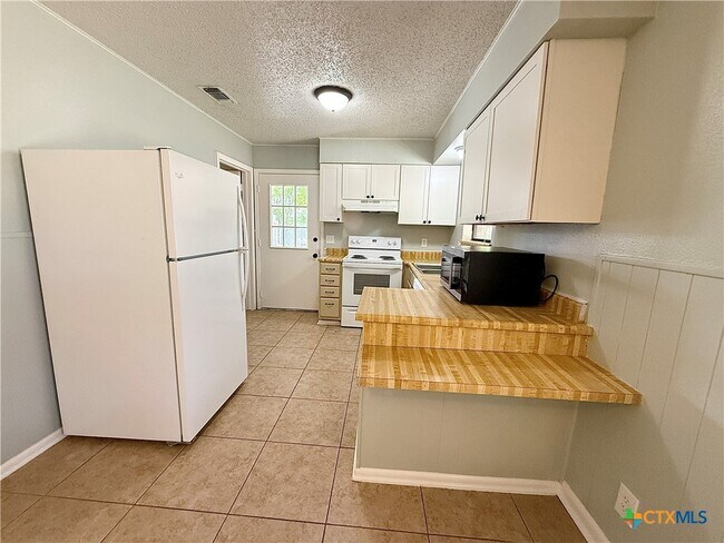 Building Photo - 705 Woodcrest Cir