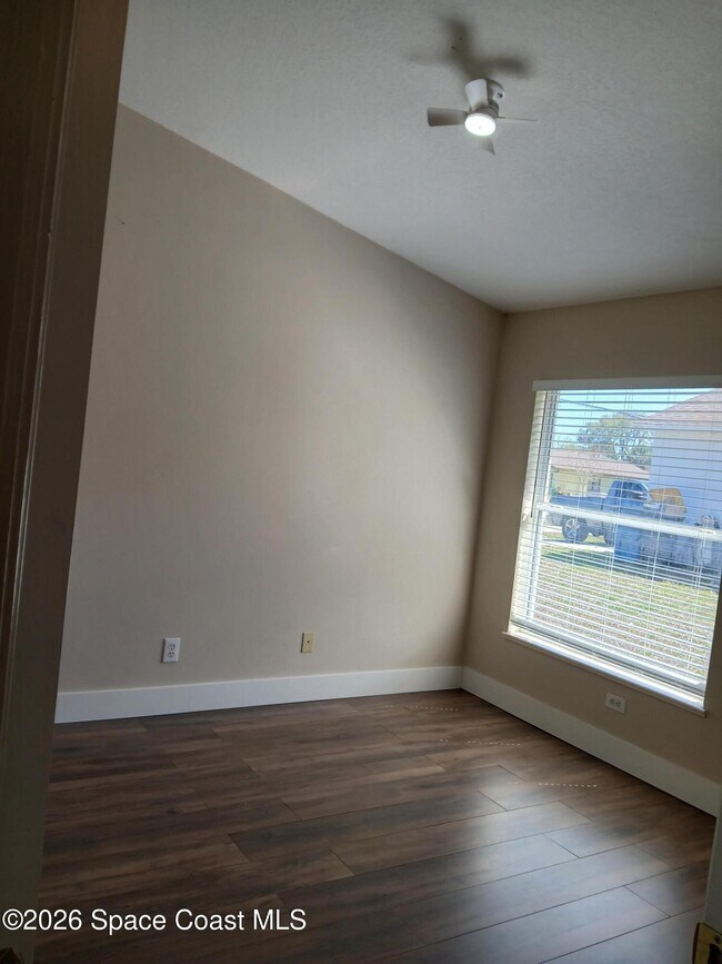 Building Photo - 214 Eldron Blvd NE