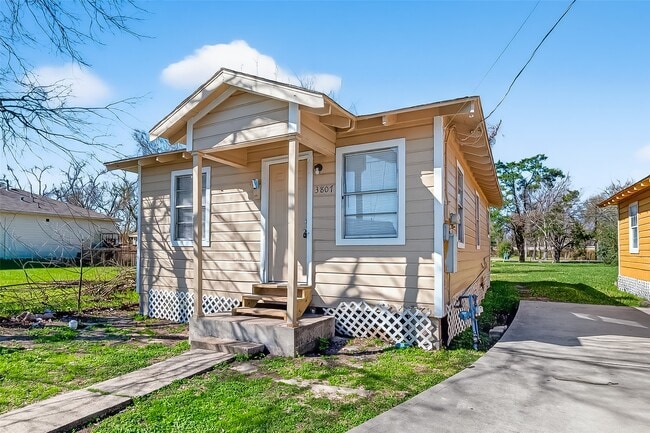 Building Photo - 3807 Love St