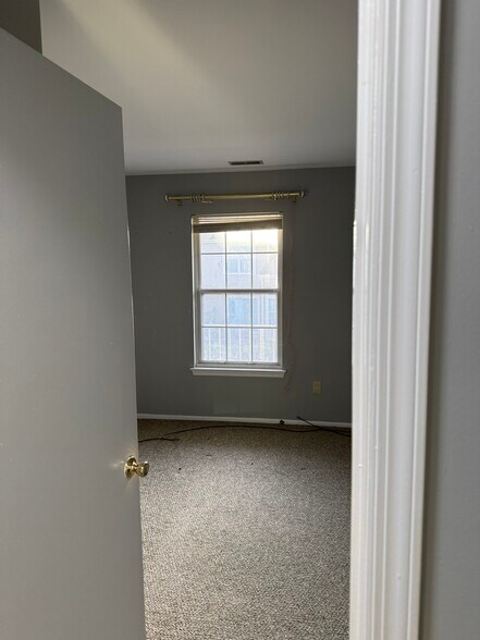 Building Photo - 2704 Tarnbrook Dr