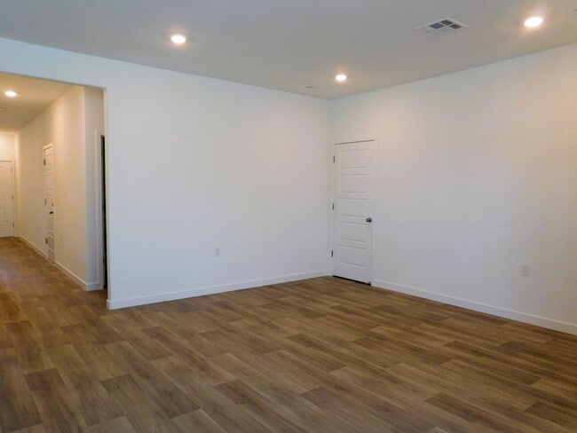 Building Photo - 6062 E Ramona Wy
