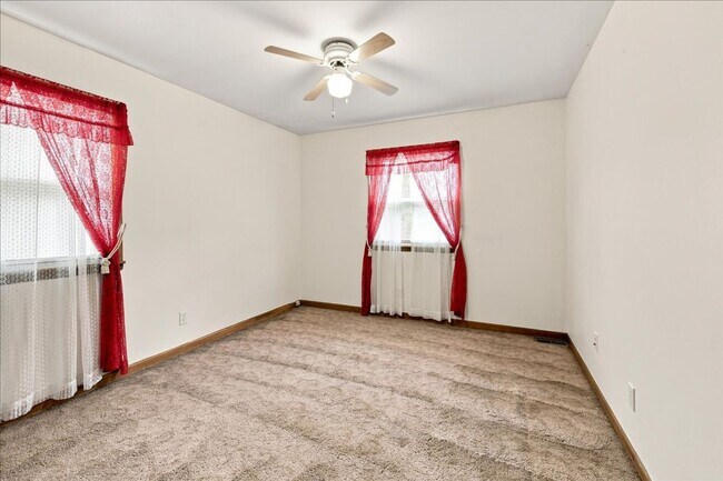 Building Photo - 5420 N Sadlier Dr