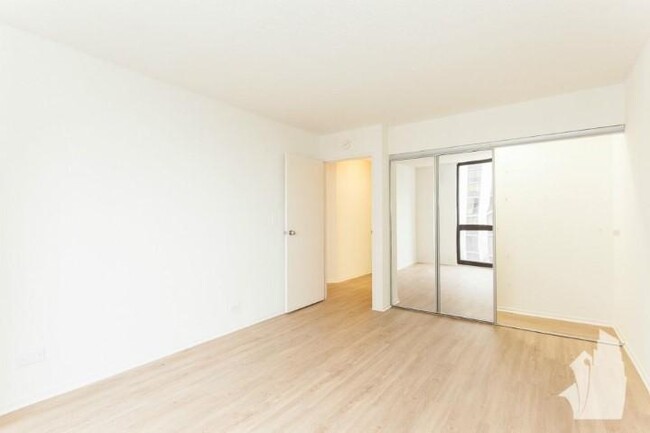 Building Photo - 1 bedroom in Chicago IL 60610