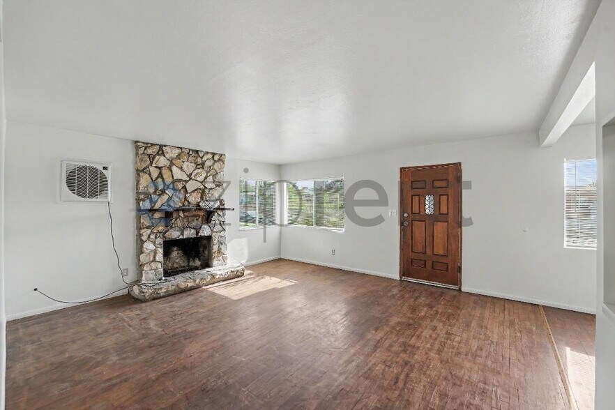 Building Photo - Unit