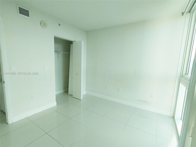 Building Photo - 1871 NW S River Dr