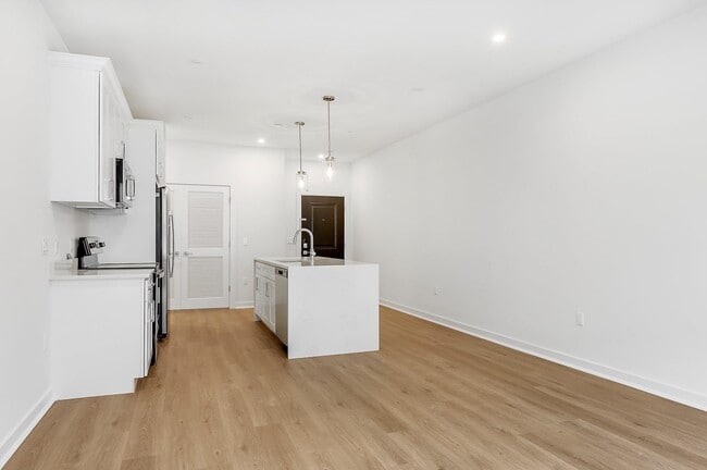 Building Photo - 74 Clarendon Pl