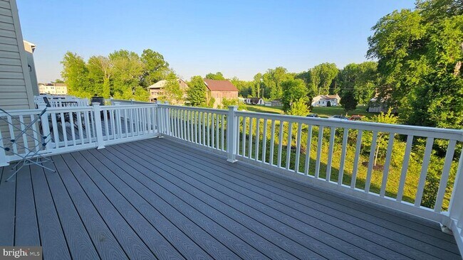 Building Photo - 2055 Rivers Dr