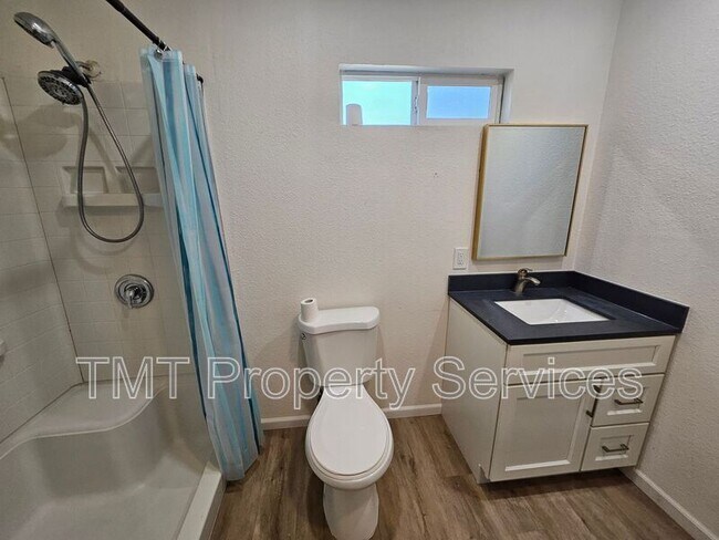 Building Photo - 908 S Sinclair Ave