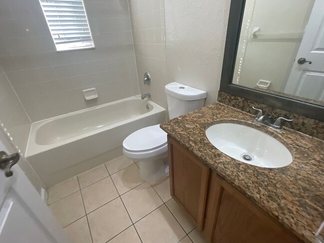 Building Photo - Affordable Elegance! 3 Bed 2 Bath Condo in...