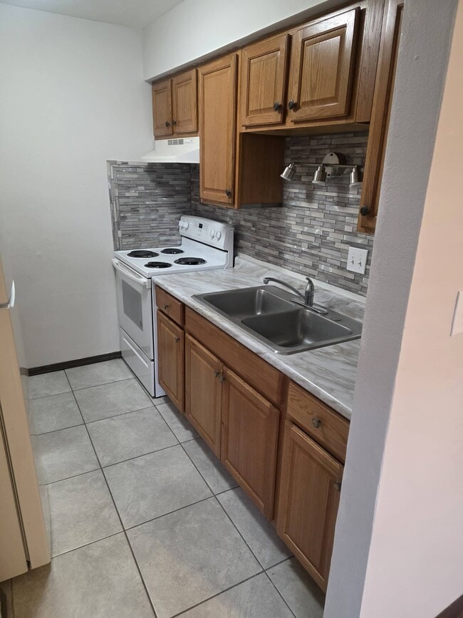 Building Photo - 212 N 44th St